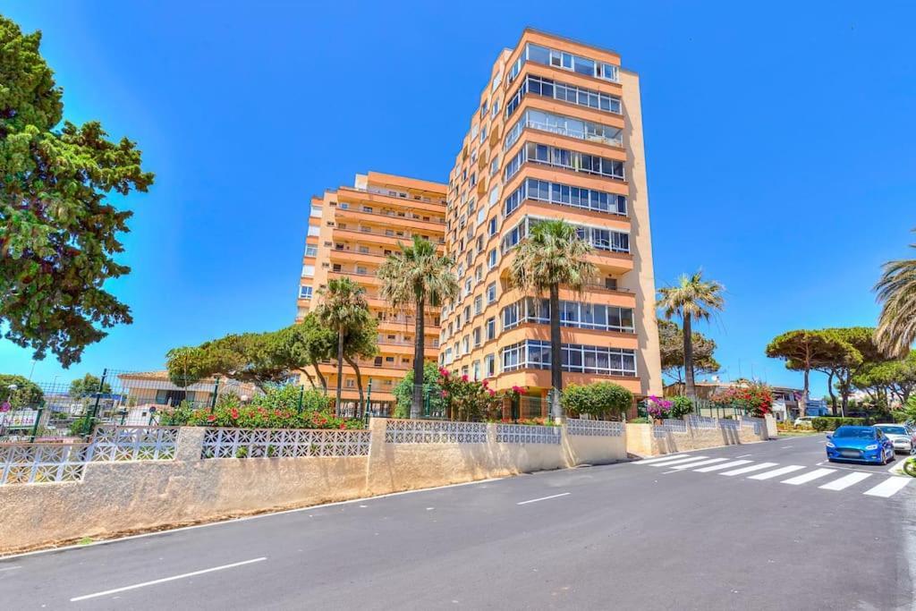 Calahonda Brand New Oceanfront Apartment *